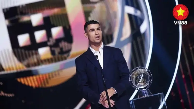 Cristiano Ronaldo lên tiếng về lời khuyên giải nghệ từ gia đình