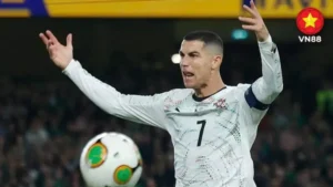 Ronaldo thi triển võ thuật nhận thẻ đỏ ở Aviva