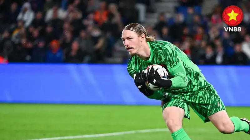 Người hùng của PSG, Safonov bị gãy tay sau màn luân lưu lịch sử