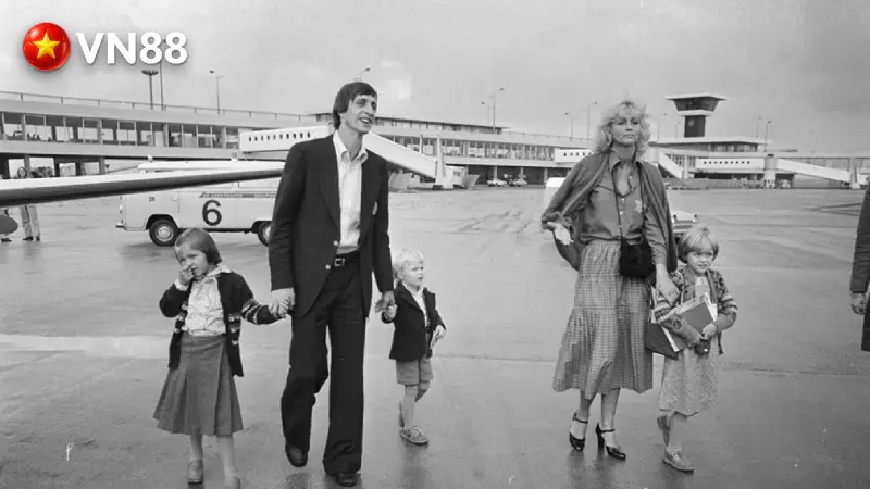 Gia Đình Nhỏ Khiến Johan Cruyff Bỏ Rơi Thế Giới!