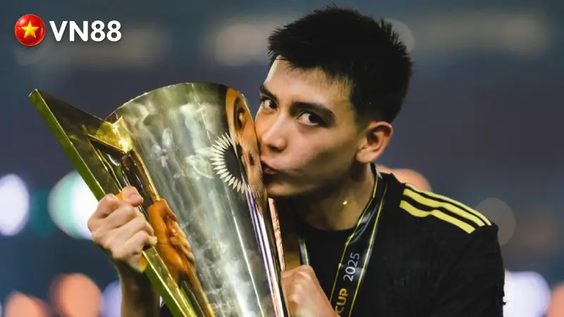 Thần Đồng Mora Nâng Cúp Gold Cup 2025