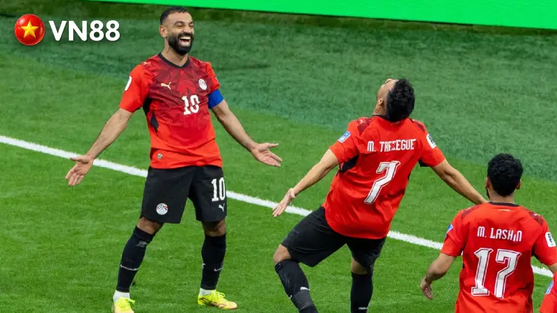 Trezeguet và Salah ăn mừng bàn thắng lịch sử tại World Cup
