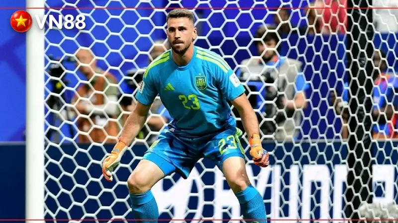Unai Simon tiếp tục viết nên lịch sử ở đấu trường World Cup