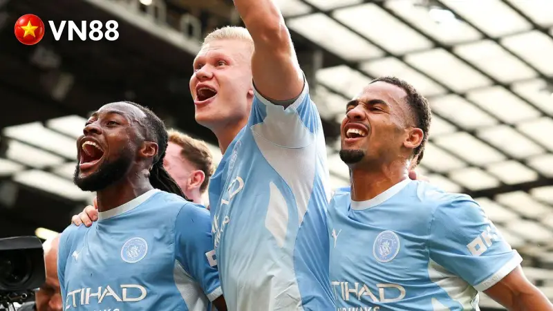 Man City đánh bại MU tại Old Trafford với 10 người