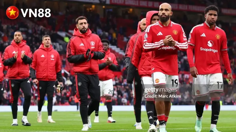 Ban lãnh đạo MU cho Carrick thời hạn tới đợt tập trung đội tuyển tháng 11 để cứu vãn tương lai