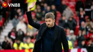 Carrick quyết không từ chức