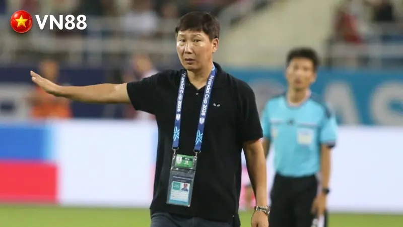 Để giúp HLV Kim Sang Sik vượt khó