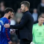 Khoảnh khắc đối thoại giữa Carrick và Bruno Fernandes sau trận đấu tại London